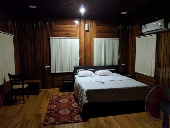 1 chambre, bureau, fer et planche à repasser, accès au Wi-Fi (inclus)