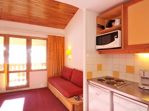 Fridge, microwave, dishwasher, coffee/tea maker - Ski-in studio with terrace, pets allowed (La Plagne Montchavin Les Coches)