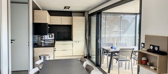 Luxury Chalet with Heated Pool, 6 Sleeps, WiFi, Near Beach