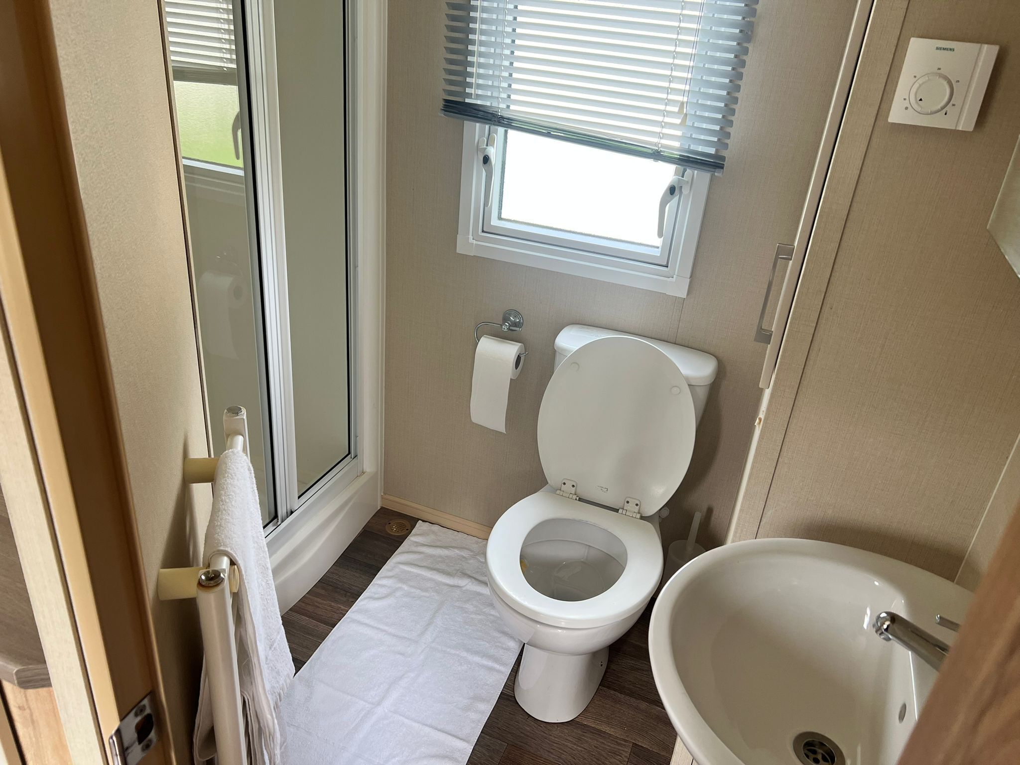 Adorable Caravan in Newquay Bay Resorts Nb98