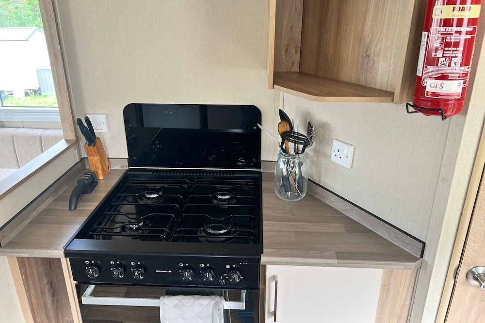 Adorable Caravan in Newquay Bay Resorts Nb98