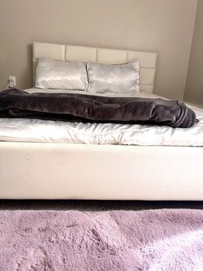2 bedrooms, in-room safe, bed sheets