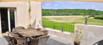 confortable maison familiale à l'entrée du village médiéval