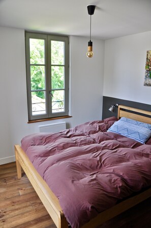 5 sovrum, skrivbord, gratis wi-fi och sängkläder