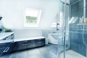 Shower, jetted bath