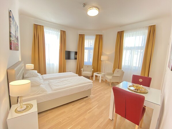Deluxe Apartment, 1 Queen Bed, Non Smoking, Kitchen | Living room | 43-inch Smart TV with satellite channels, TV - Steiner Residences Vienna Reumannplatz (Vienna)
