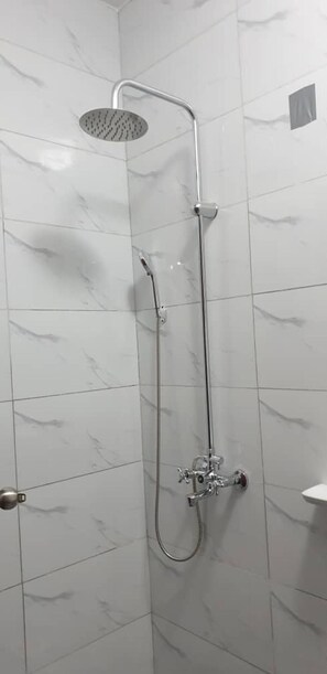 Ferienhütte | Badezimmer | Dusche, Handtücher