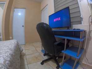 1 chambre, bureau, fer et planche à repasser, accès au Wi-Fi (inclus)