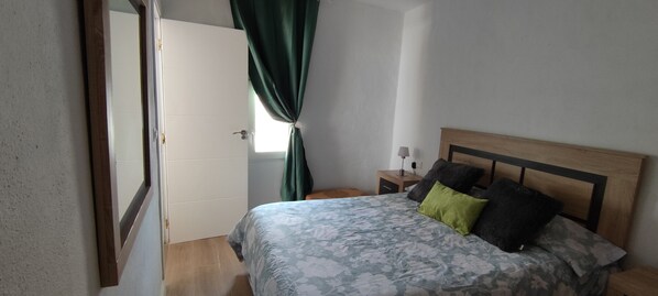 2 bedrooms, desk, iron/ironing board, free WiFi