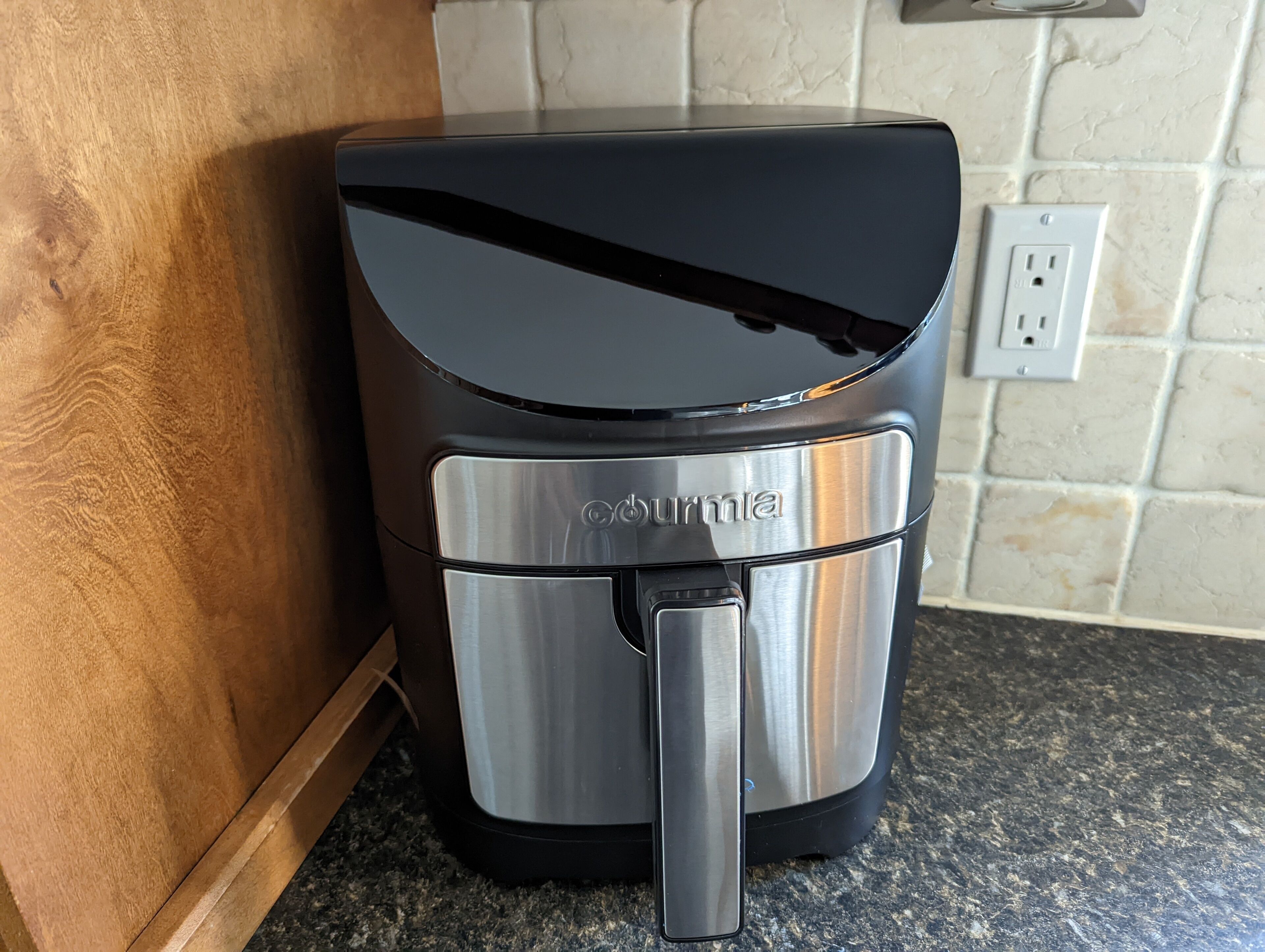 Antique and luxury finish home🏠 /4 mins drive to airport and and all amenities.