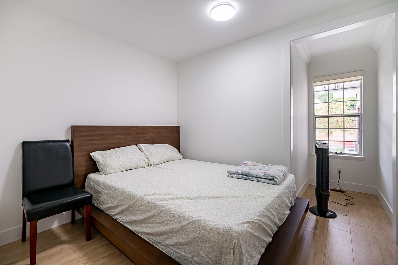 Antique and luxury finish home🏠 /4 mins drive to airport and and all amenities.