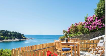 SEASPRAY spectacular views, central Fowey, parking