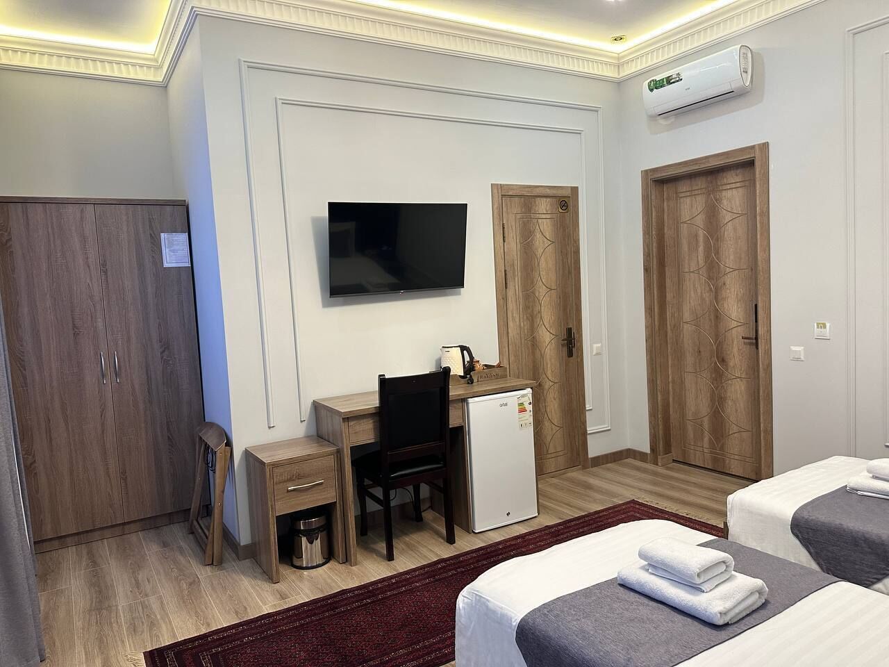 Desk, soundproofing, iron/ironing board, free WiFi