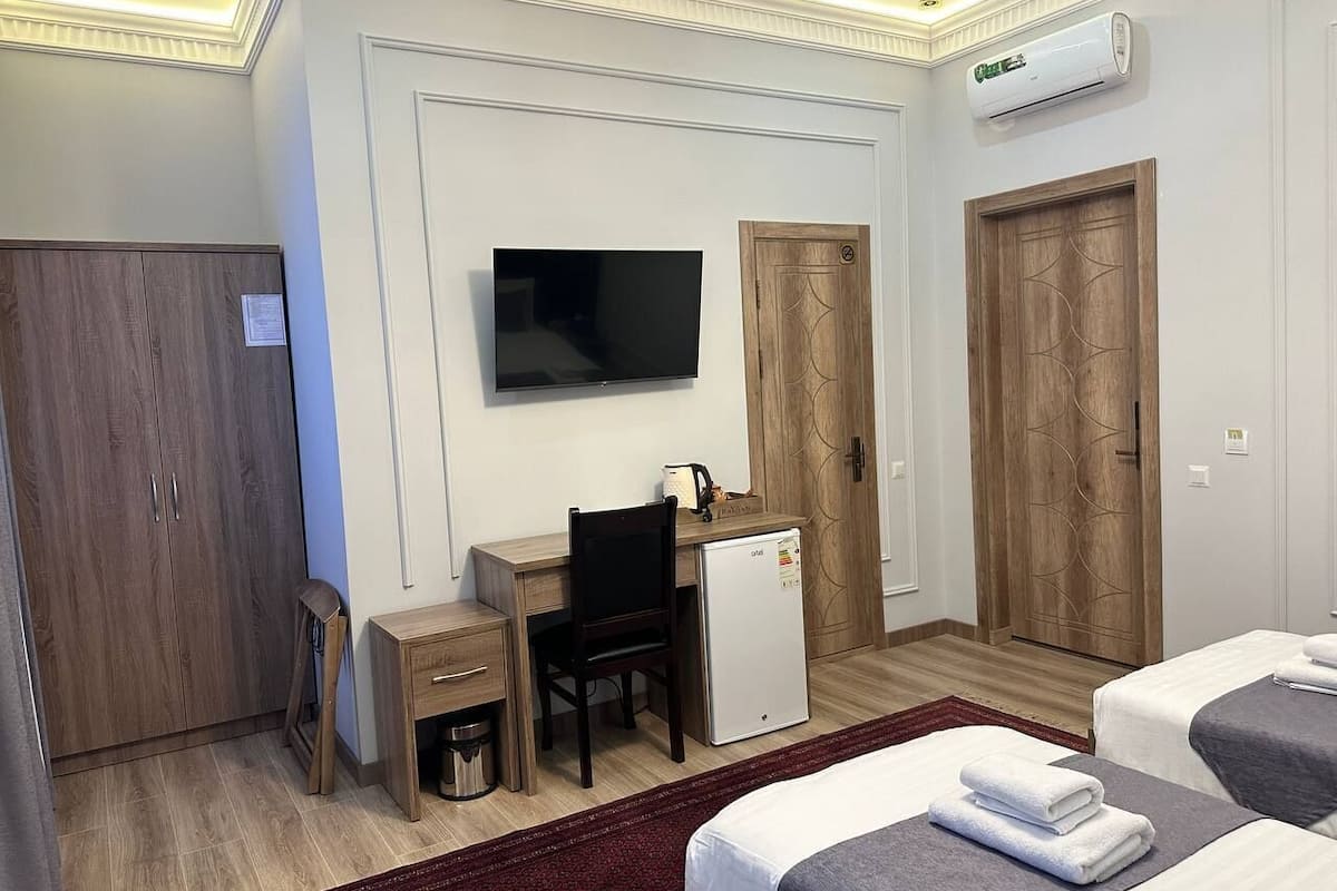 Desk, soundproofing, iron/ironing board, free WiFi