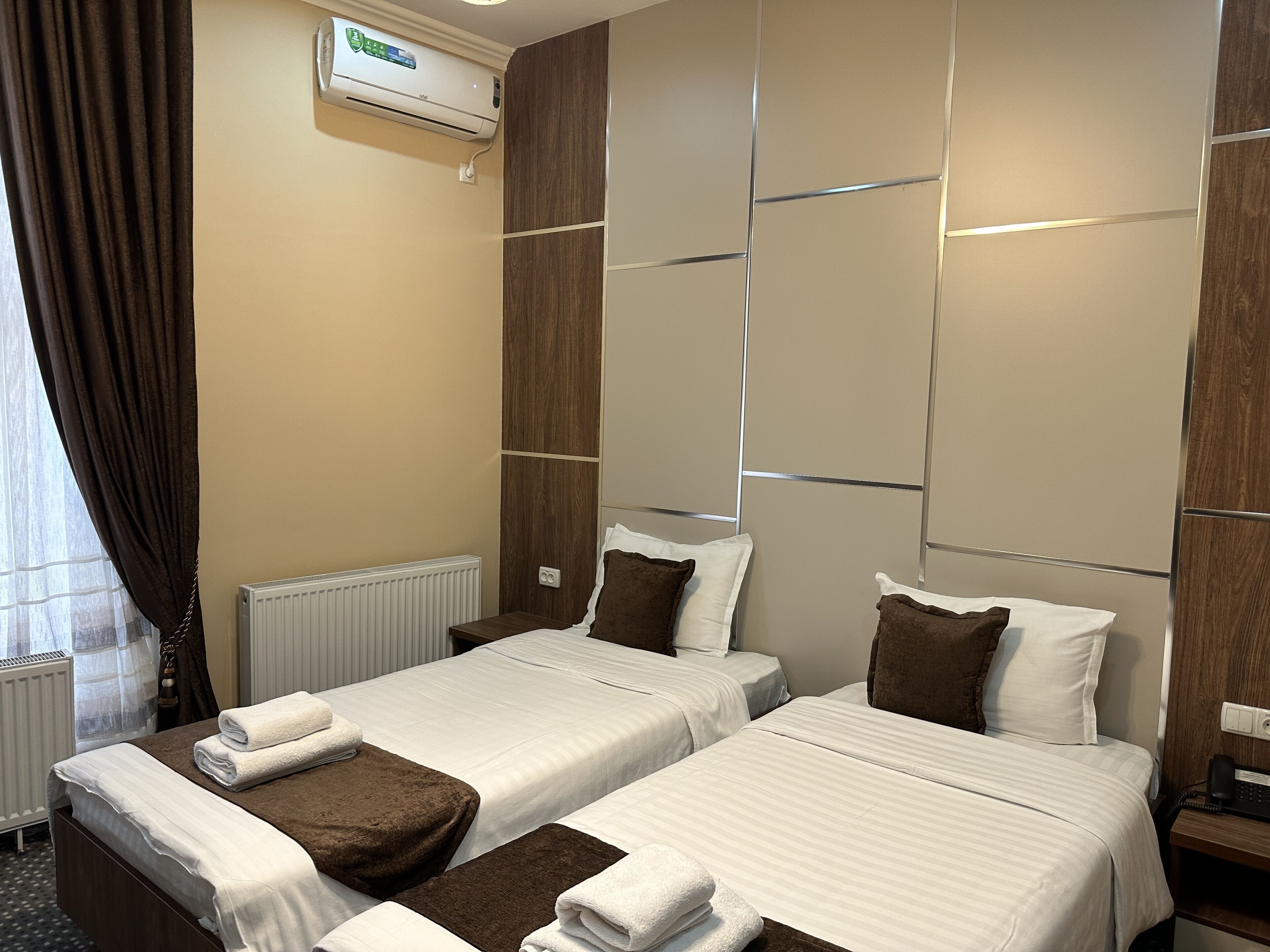Desk, soundproofing, iron/ironing board, free WiFi