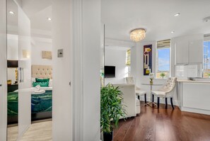 1 habitación, escritorio, tabla de planchar con plancha y wifi gratis 