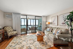 Smart TV - Oceanfront 1 Bedroom, Pool, Ocean & Bay Views (Ocean City)