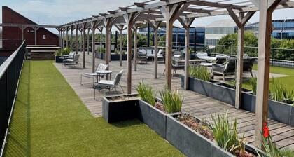 Stylish 1 bed apartment with sun terrace and gym