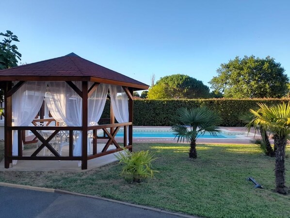 Outdoor pool - Charmant Logement Saisonnier Avec Piscine (Gujan-Mestras)