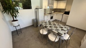 Kaffetrakter/tekoker, kjøleskap, mikrobølgeovn og ovn