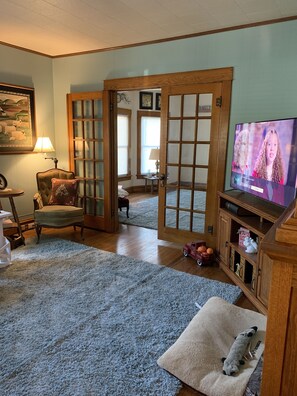 4 bedrooms, iron/ironing board, free WiFi, bed sheets