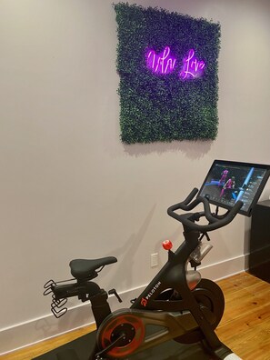 Fitness facility - River View Luxury with Heated Pool & Take Ferry to French Quarter (New Orleans)