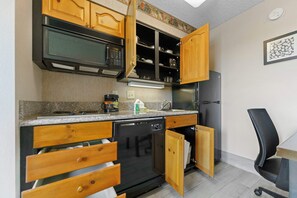 Refrigerador, microondas, parrilla de estufa y lavavajillas