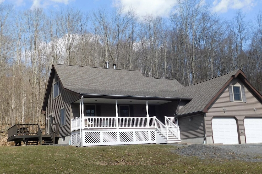 Family Home located near Beaverkill Covered Bridge