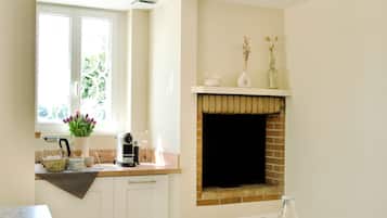 House | Breakfast area | Free daily continental breakfast