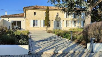 Fachada de la propiedad