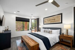 3 camere, una scrivania, ferro/asse da stiro, culla da viaggio