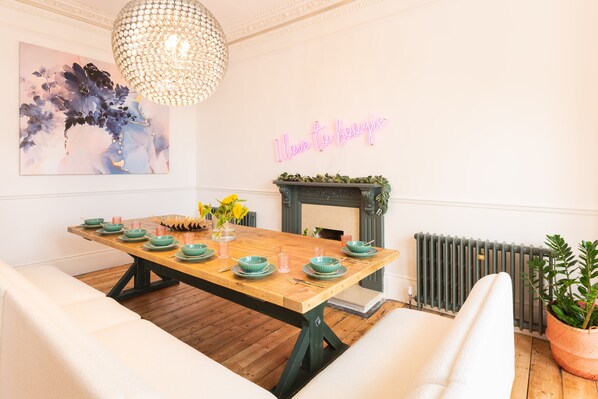 Dining - No. 46 - Winter Deals - SLEEPS 16 plus Hot tub (Torquay)