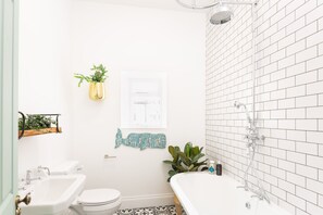 Bathtub, hair dryer, towels, toilet paper - No. 46 - Winter Deals - SLEEPS 16 plus Hot tub (Torquay)