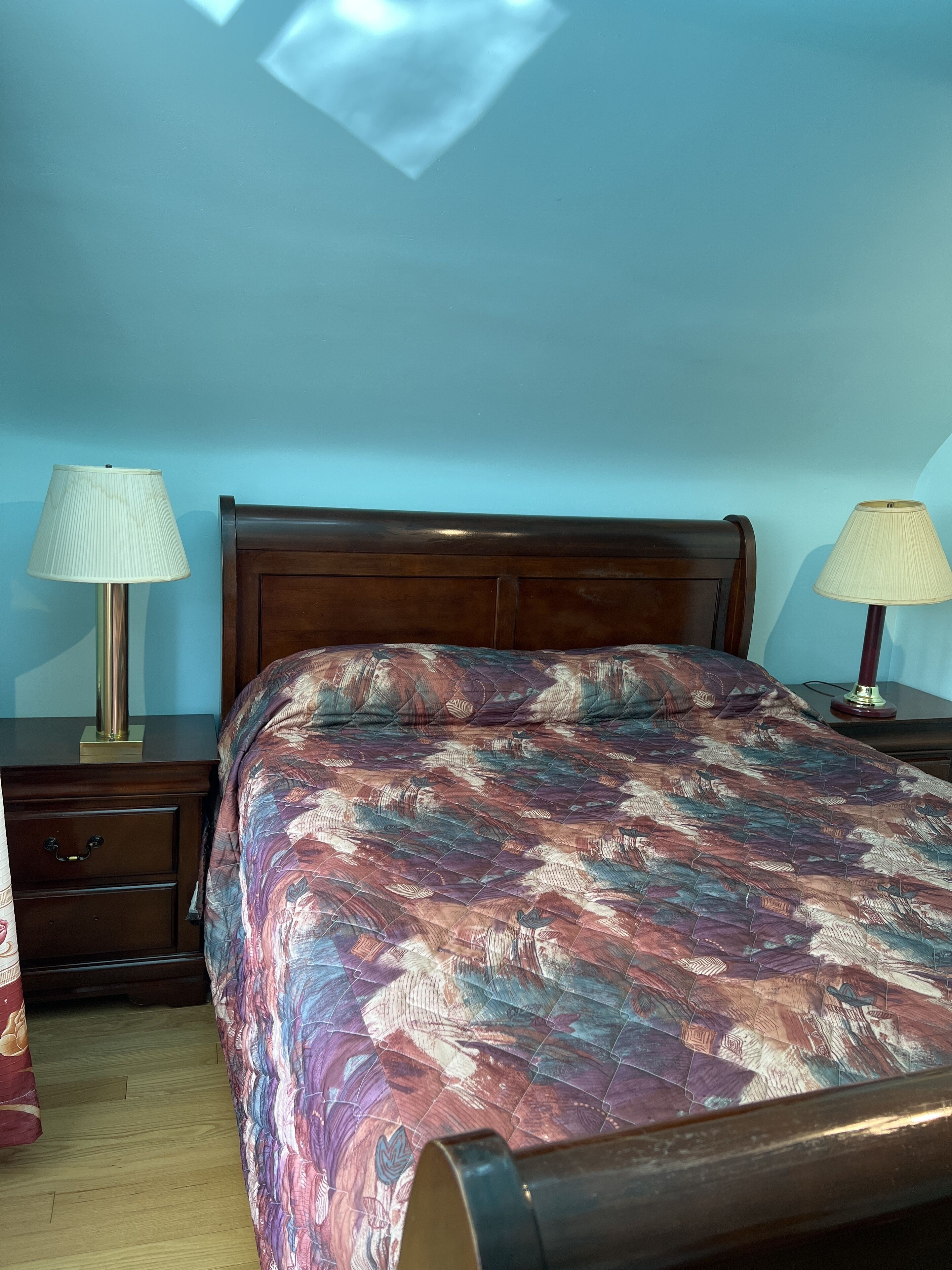 Queen bed room2
