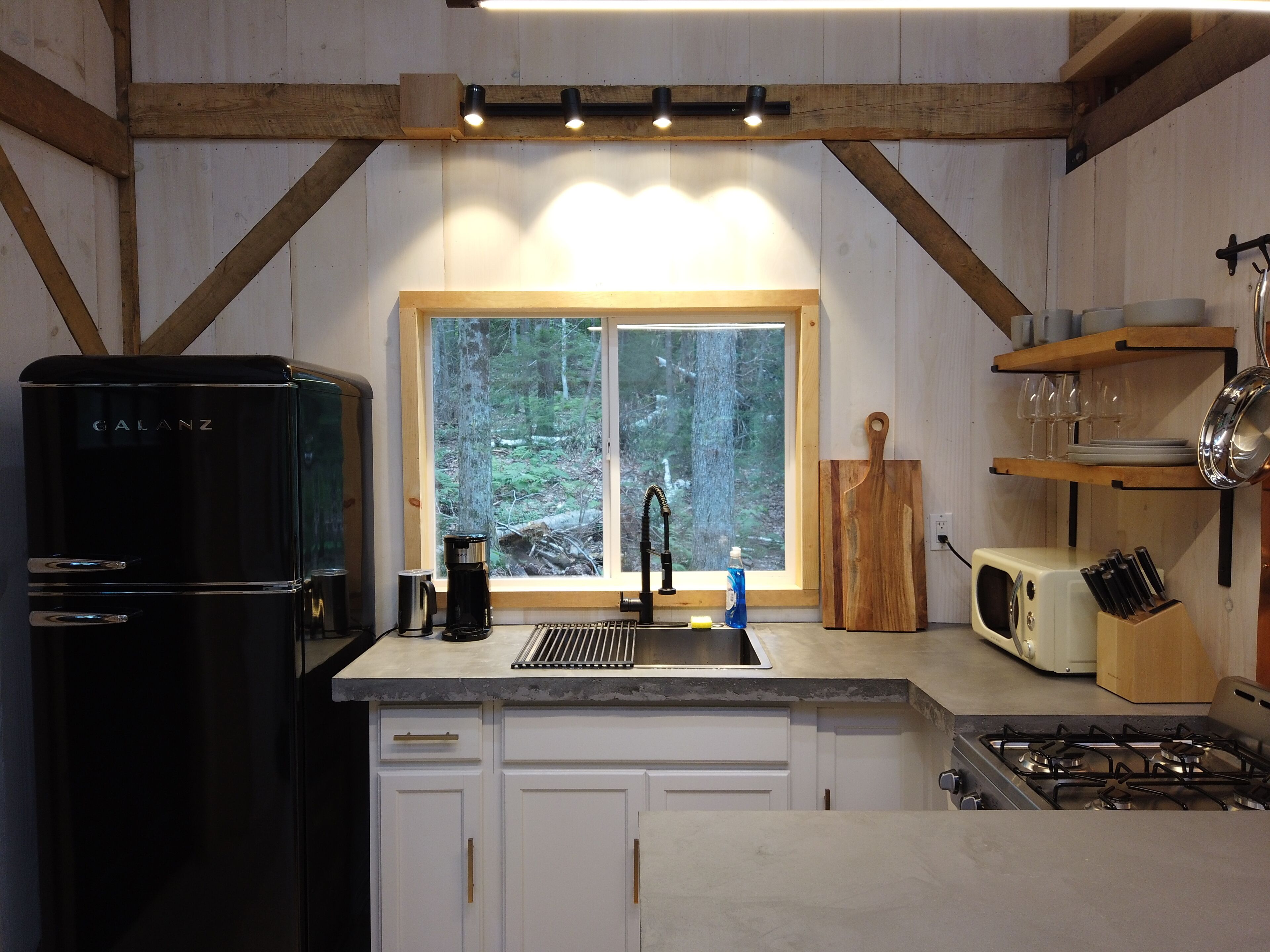 Brand New Luxury “Tiny” House, Immersed In Nature