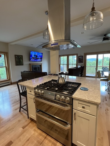 Sugarbush Resort - Gorgeous Home 1/2 mile from the Base of Mt. Ellen.