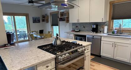 Sugarbush Resort - Gorgeous Home 1/2 mile from the Base of Mt. Ellen.