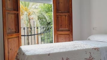 4 bedrooms, bed sheets