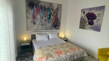 3 bedrooms, iron/ironing board, Internet, bed sheets