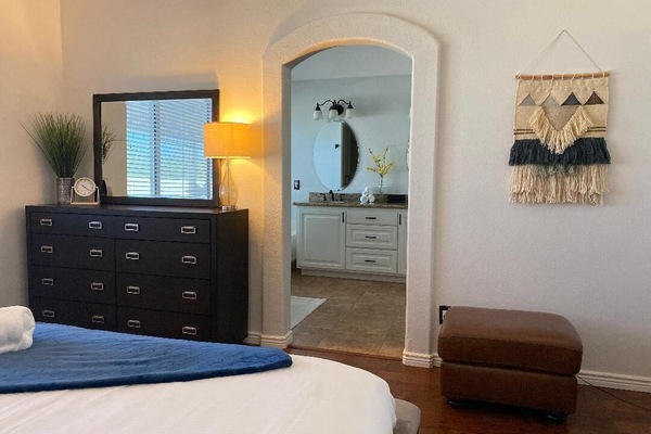 5 slaapkamers, een bureau, een strijkplank/strijkijzer, gratis wifi