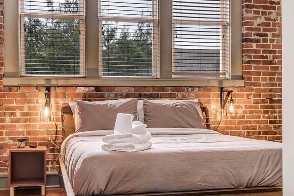 2 habitaciones, tabla de planchar con plancha, wifi y ropa de cama