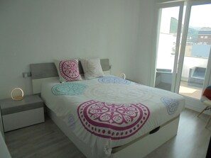 3 bedrooms, free WiFi, bed sheets - Apartamento con Terraza (Ponferrada)