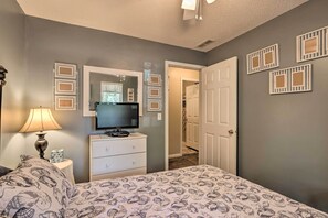 3 chambres, fer et planche à repasser, Wi-Fi, draps fournis