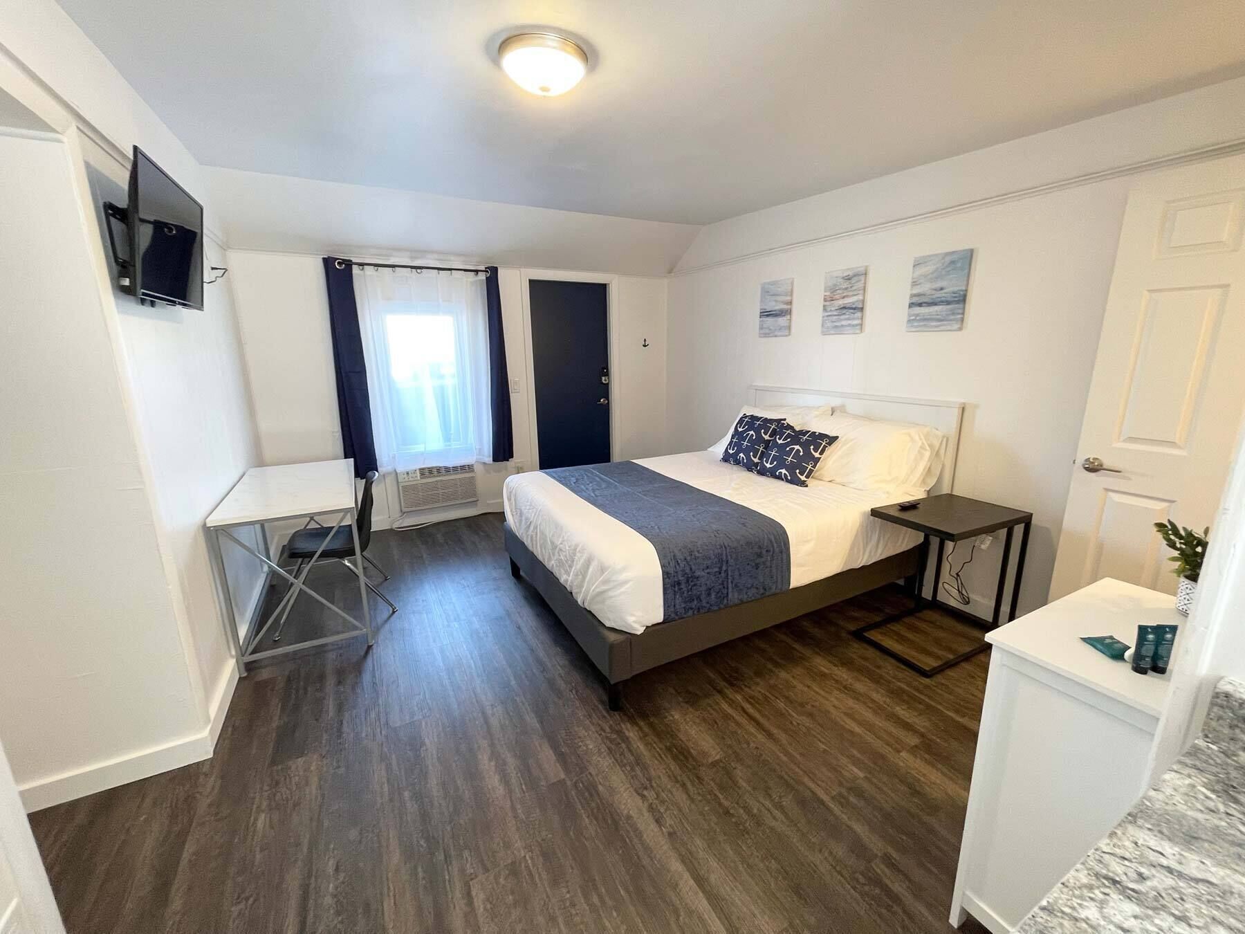 Premium bedding, memory foam beds, individually furnished, desk