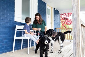 Pet-friendly - Anchor Bay Inn and Suites (Sandusky)
