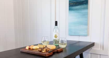 Anchor Bay Inn and Suites