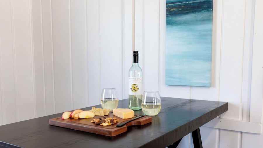 Anchor Bay Inn and Suites