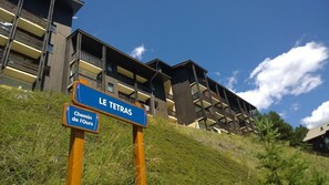 Exterior detail - 250m from ski slopes, 4th floor, balcony, tv, ski locker, 25m², La Norma (La Norma)