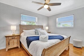3 bedrooms, in-room safe, desk, iron/ironing board