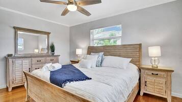 3 bedrooms, in-room safe, desk, iron/ironing board